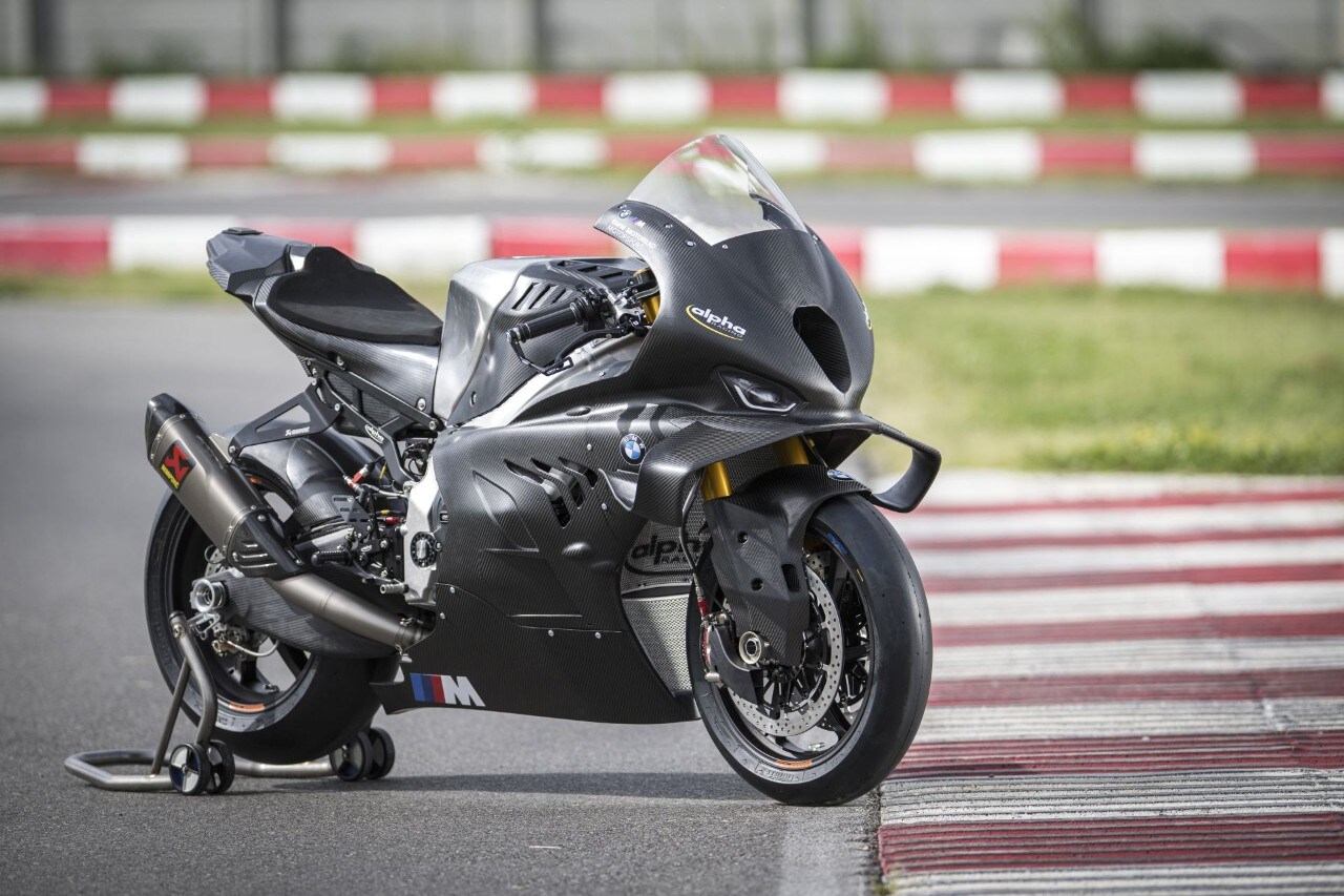 DueruoteTG #238 - Abbiamo guidato in pista la BMW che corre in SBK! 